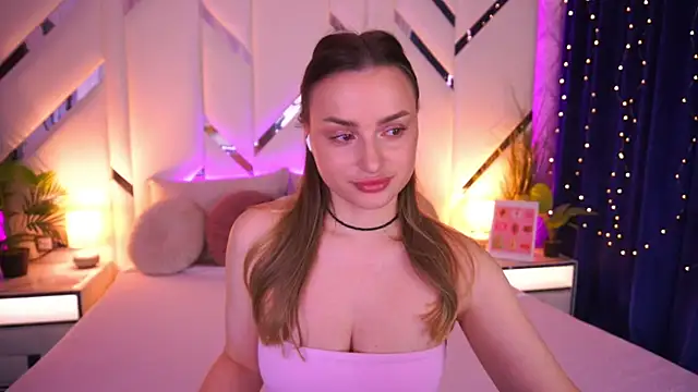 LindsieGreyy online show from March 12, 2026, 7:23 am