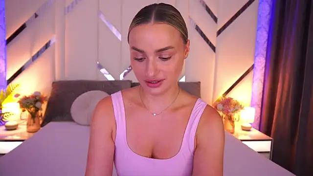 LindsieGreyy online show from July 20, 2026, 1:24 pm