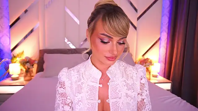 LindsieGreyy online show from July 25, 2026, 12:44 pm