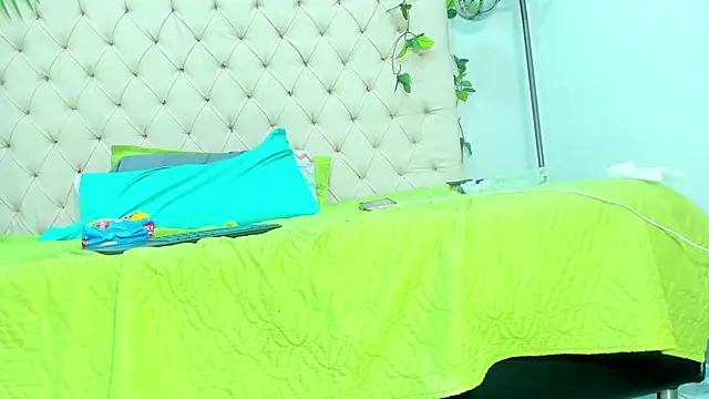 Snapshot of Andrea_Tobar chatting on March 14, 2025, 11:11 pm Andrea Tobar online show from March 14, 2025, 11:11 pm