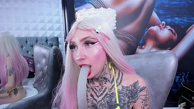 Snapshot of miss___angel chatting on September 19, 2025, 6:12 pm miss angel online show from September 19, 2025, 6:12 pm