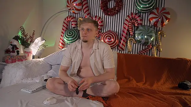 Saint Vicious online show from November 29, 2025, 8:09 pm