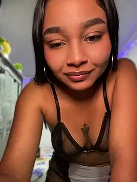 Lynda Bonnie online show from July 28, 2026, 8:52 pm