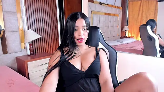  JuliSweet  online show from November 18, 2025, 12:52 pm