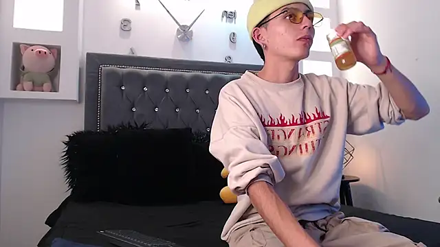 MaikyCooper online show from March 5, 2025, 4:34 am