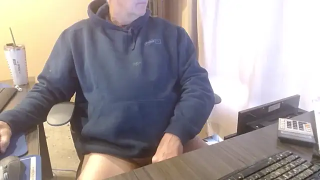 olderandwiser2 online show from December 18, 2025, 3:05 pm