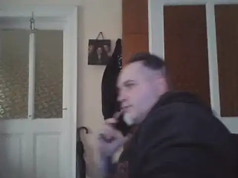 Snapshot of Szolga10 chatting on February 26, 2025, 1:54 pm Szolga10 online show from February 26, 2025, 1:54 pm