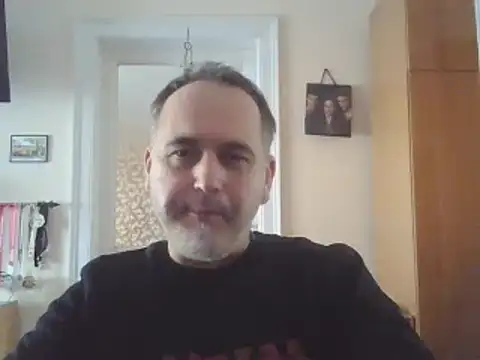 Snapshot of Szolga10 chatting on November 9, 2025, 10:52 am Szolga10 online show from November 9, 2025, 10:52 am