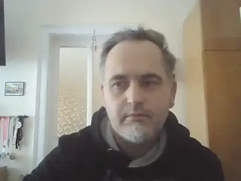 Snapshot of Szolga10 chatting on November 15, 2025, 10:52 am Szolga10 online show from November 15, 2025, 10:52 am