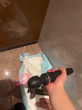 Mia-77 online show from November 29, 2025, 9:42 am