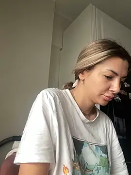 bambidolll online show from February 11, 2025, 7:02 am