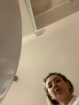 bambidolll online show from February 14, 2025, 11:31 pm