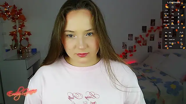 Snapshot of EmilyxxGraces chatting on October 27, 2025, 5:36 pm EmilyxxGraces online show from October 27, 2025, 5:36 pm