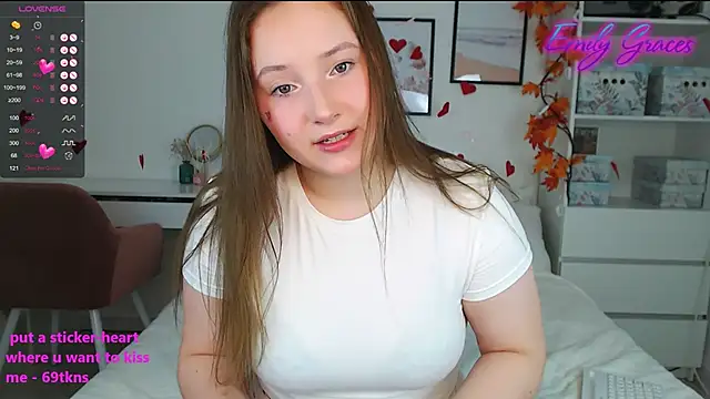 Snapshot of EmilyxxGraces chatting on February 15, 2025, 9:49 pm EmilyxxGraces online show from February 15, 2025, 9:49 pm