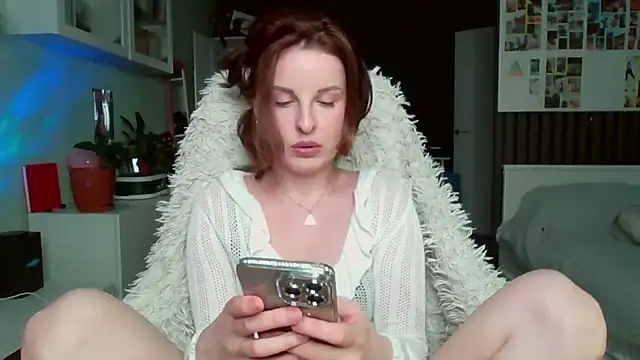 MollyBer online show from April 23, 2026, 6:42 pm