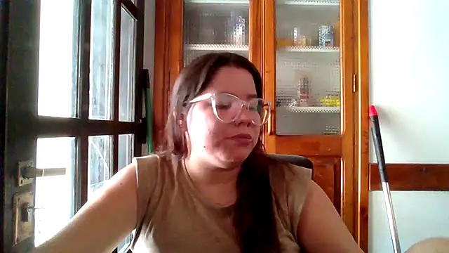 loqurasxxx online show from February 9, 2026, 5:33 pm