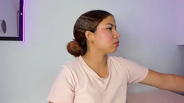 MELINAMARTINS online show from May 30, 2026, 10:48 pm