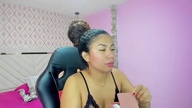 MELINAMARTINS online show from October 30, 2025, 7:33 pm