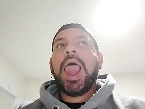 Snapshot of tonyglams chatting on February 20, 2025, 10:37 pm tonyglams online show from February 20, 2025, 10:37 pm