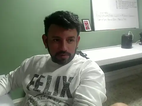 Snapshot of tonyglams chatting on September 17, 2025, 8:11 pm tonyglams online show from September 17, 2025, 8:11 pm