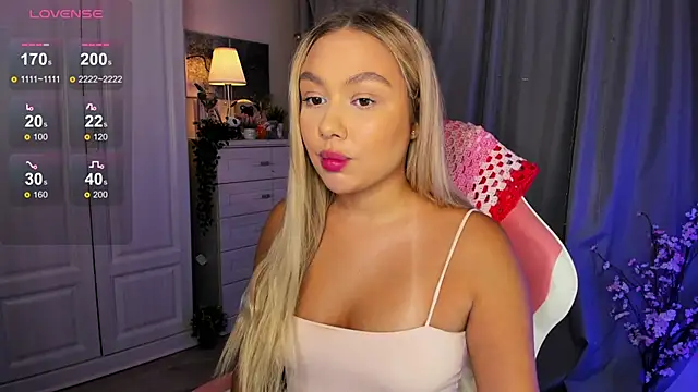 Snapshot of _Loneve__ chatting on October 11, 2025, 1:23 pm  Loneve   online show from October 11, 2025, 1:23 pm