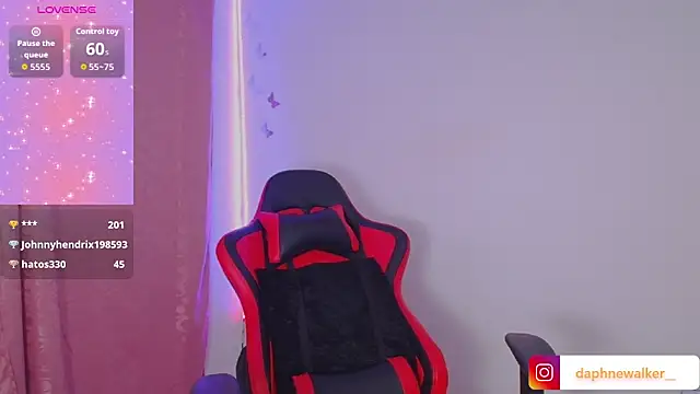 Daphnewalker   online show from September 15, 2025, 6:58 am