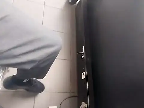 Snapshot of machinery98ron chatting on December 23, 2025, 8:24 am machinery98ron online show from December 23, 2025, 8:24 am