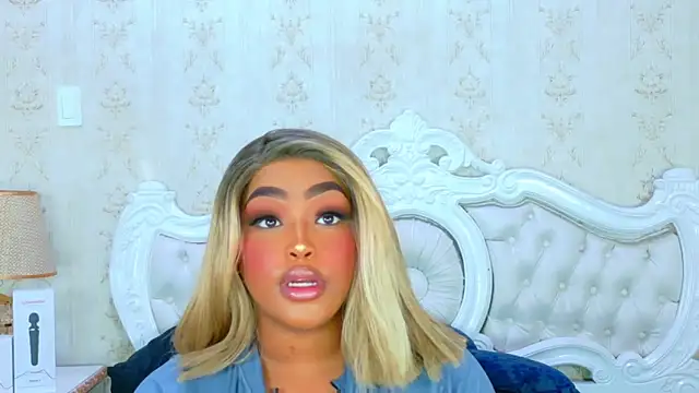 TianahGlow online show from November 22, 2025, 9:02 pm