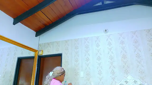 TianahGlow online show from February 17, 2026, 8:06 pm