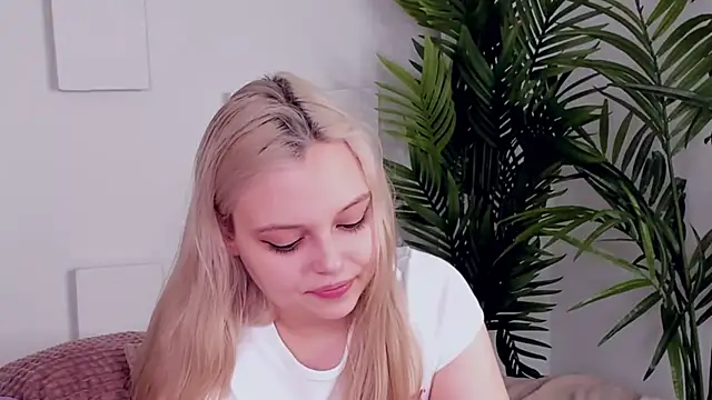 CLAIRE VOGT online show from March 5, 2025, 5:08 pm