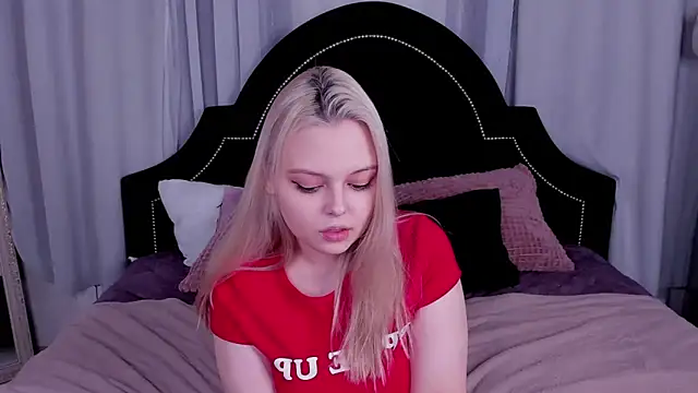 CLAIRE VOGT online show from March 7, 2025, 12:23 pm