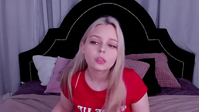 CLAIRE VOGT online show from March 7, 2025, 3:39 pm