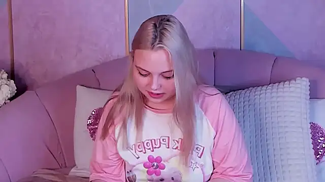 CLAIRE VOGT online show from February 26, 2025, 5:42 pm