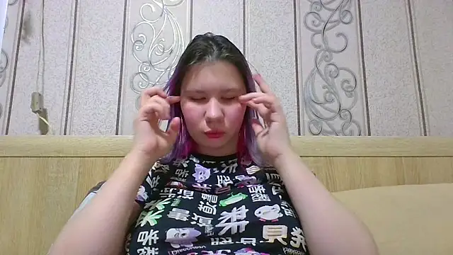 Little kitsune1707 online show from September 24, 2025, 5:52 pm