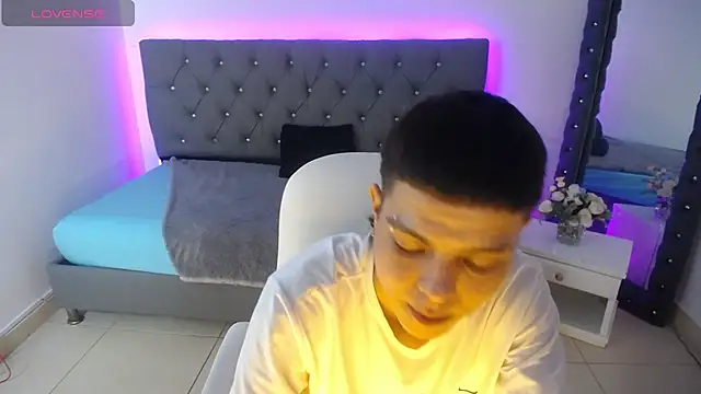 Snapshot of SebastianCollinss chatting on February 14, 2025, 11:53 am SebastianCollinss online show from February 14, 2025, 11:53 am