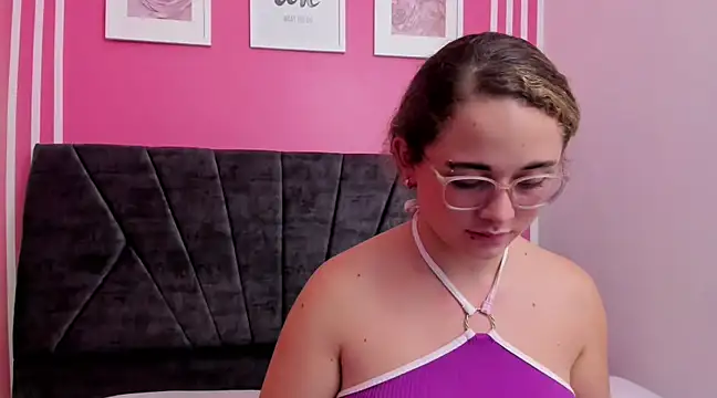 Amelia Royer online show from February 28, 2025, 6:41 pm