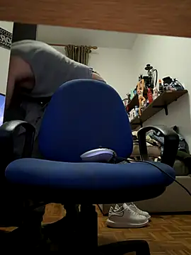 yaxxx03 online show from December 19, 2025, 8:11 pm