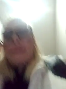 CandieGilson   online show from December 16, 2025, 10:30 am