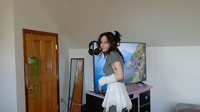 Snapshot of lucidmia chatting on February 28, 2025, 8:07 pm lucidmia online show from February 28, 2025, 8:07 pm