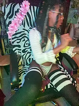 FlowerLove109 online show from February 19, 2025, 10:42 pm