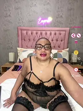 VixenRoyaleX online show from July 17, 2026, 2:42 am