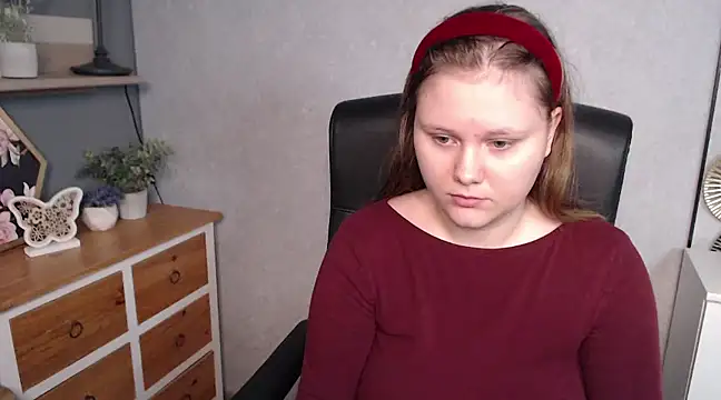 JULIE xKISS online show from February 25, 2025, 1:53 pm