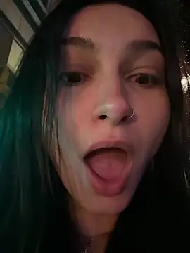 lunalovelee online show from November 13, 2025, 3:38 pm