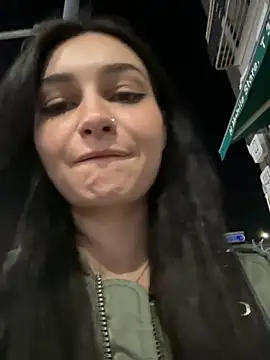 lunalovelee online show from October 1, 2025, 2:10 pm