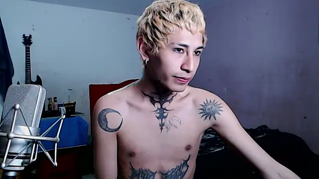 Alien Twink online show from April 22, 2026, 11:00 pm