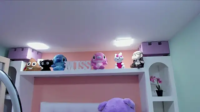 miss   megan online show from December 22, 2025, 2:01 am