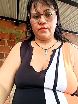 Snapshot of promiscuous-indecent-momm chatting on April 17, 2026, 2:31 pm promiscuous-indecent-momm online show from April 17, 2026, 2:31 pm