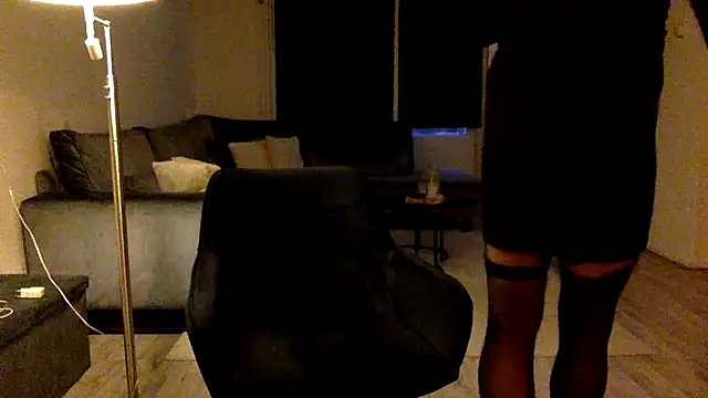 Snapshot of Bleueyez007 chatting on April 3, 2026, 6:14 pm Bleueyez007 online show from April 3, 2026, 6:14 pm