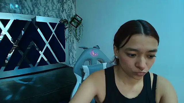 charlotte bluee online show from December 22, 2025, 6:52 pm