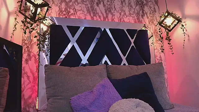 charlotte bluee online show from October 27, 2025, 6:42 pm